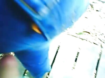 ജാപ്പനീസ് കൗമാരക്കാരി അവളുടെ ഇറുകിയ രോമമുള്ള പൂറ്റിനെ POV ശൈലിയിൽ ചതിക്കുന്നു
